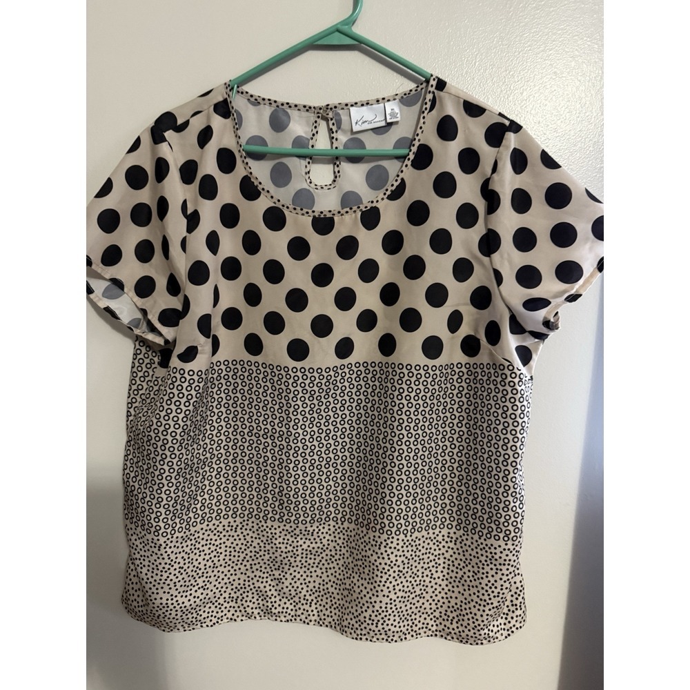 Koret Woman's Blouse Polka Dot Print Short Sleeve Top Keyhole Back Beige Black